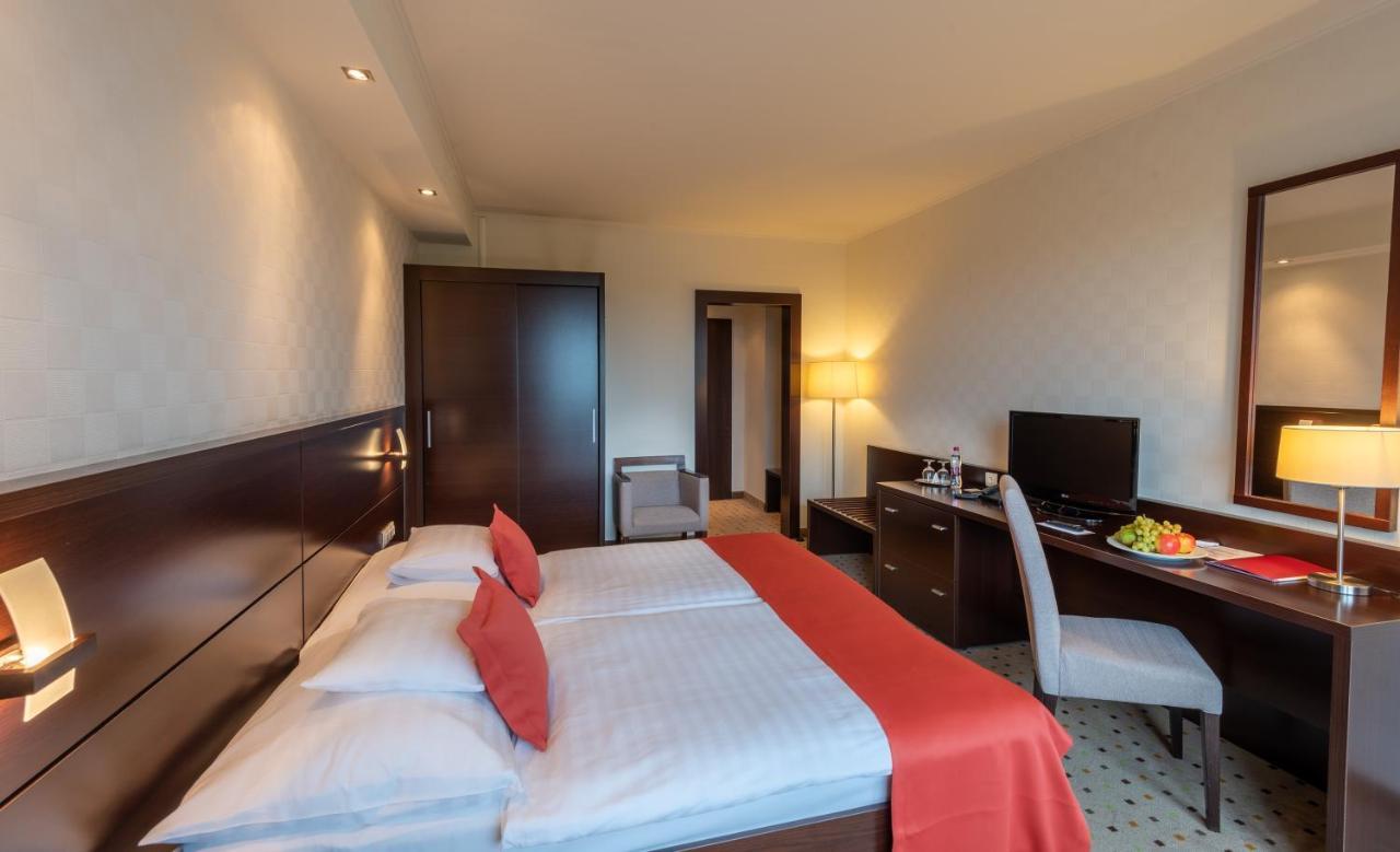 Hunguest Hotel גיולה מראה חיצוני תמונה