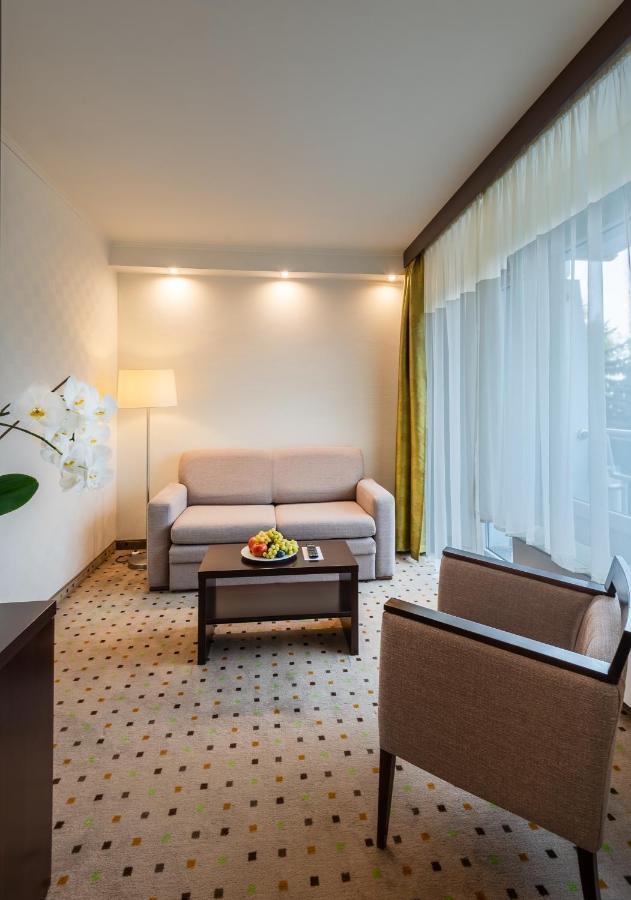 Hunguest Hotel גיולה מראה חיצוני תמונה