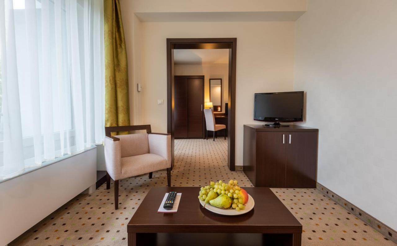 Hunguest Hotel גיולה מראה חיצוני תמונה