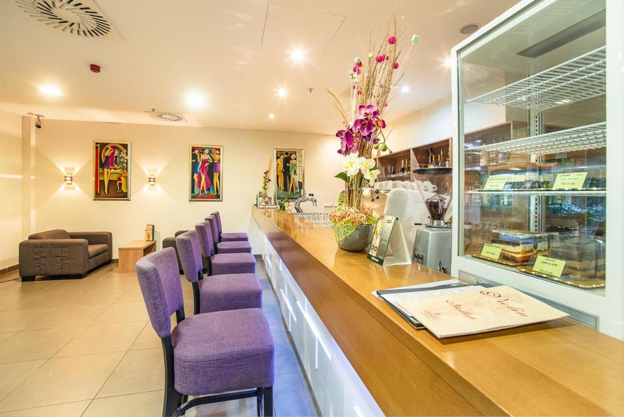 Hunguest Hotel גיולה מראה חיצוני תמונה