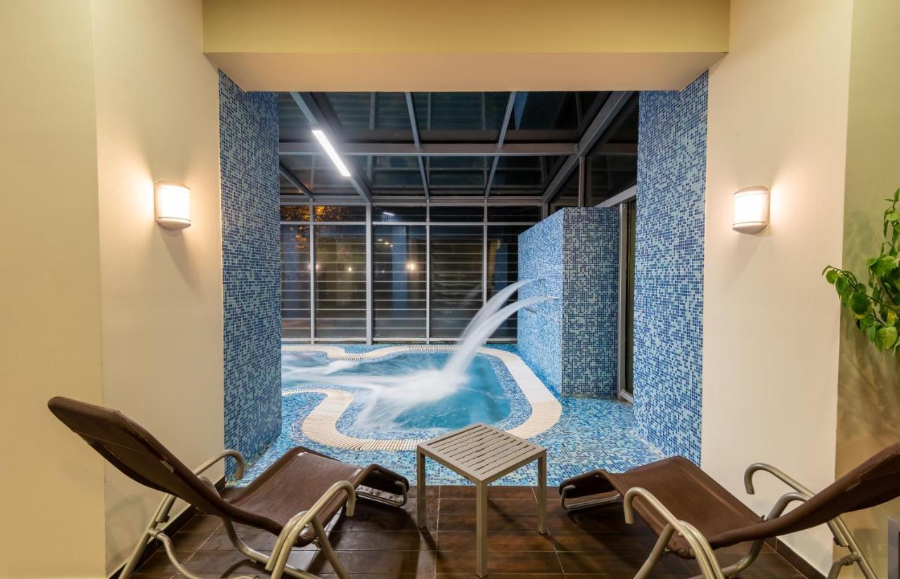 Hunguest Hotel גיולה מראה חיצוני תמונה