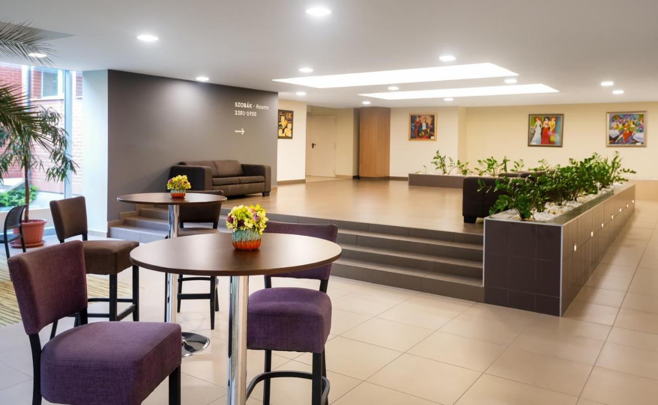 Hunguest Hotel גיולה מראה חיצוני תמונה