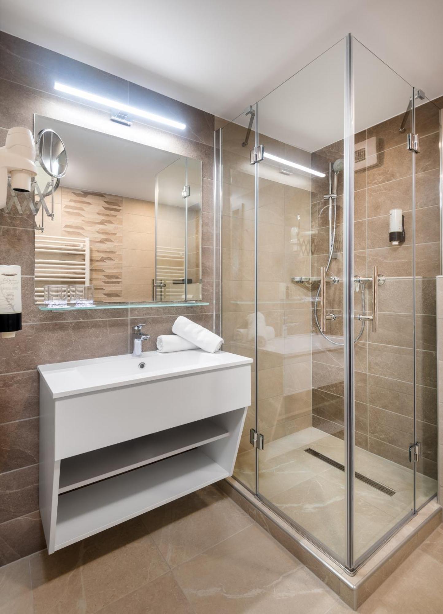 Hunguest Hotel גיולה מראה חיצוני תמונה