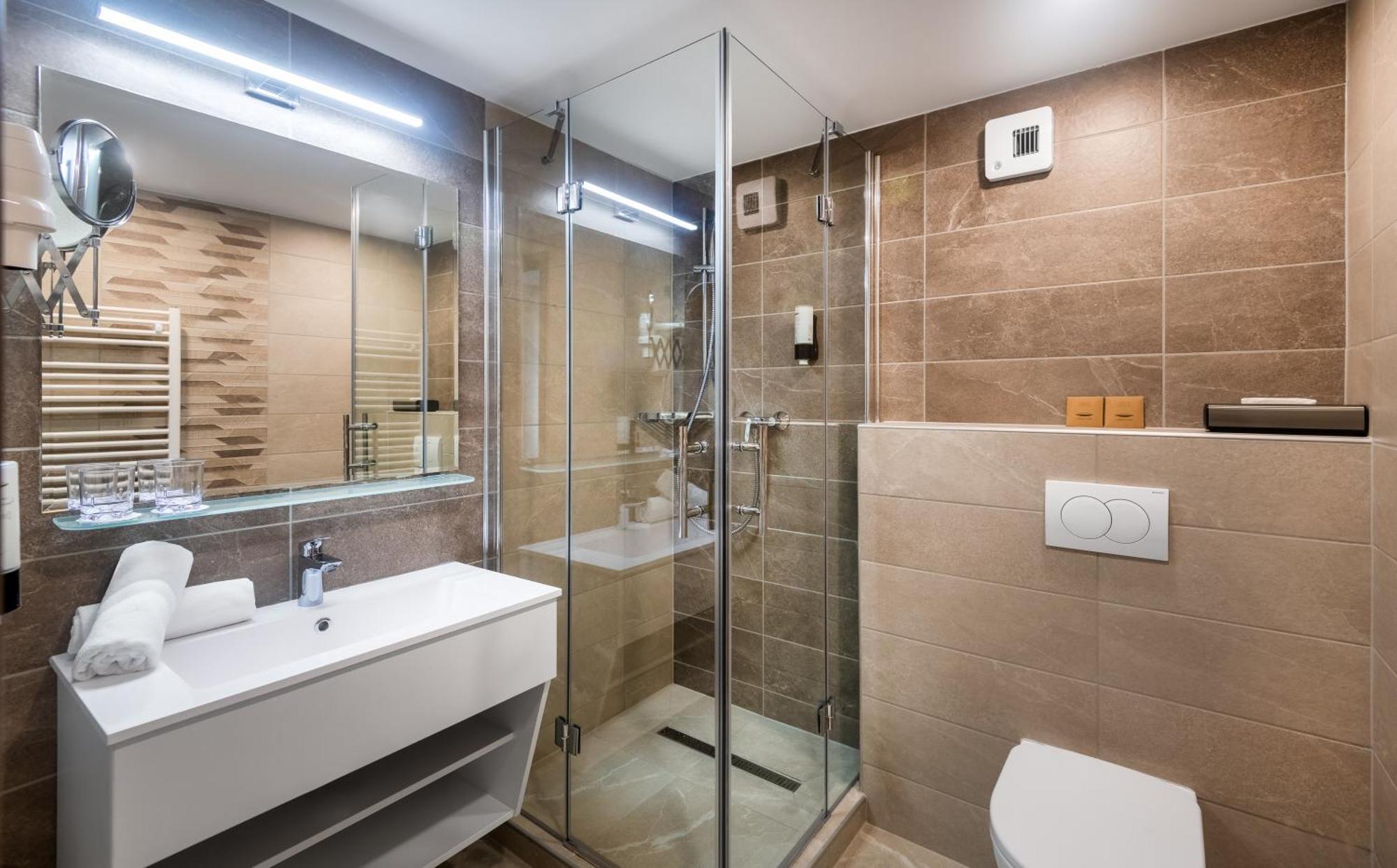 Hunguest Hotel גיולה מראה חיצוני תמונה
