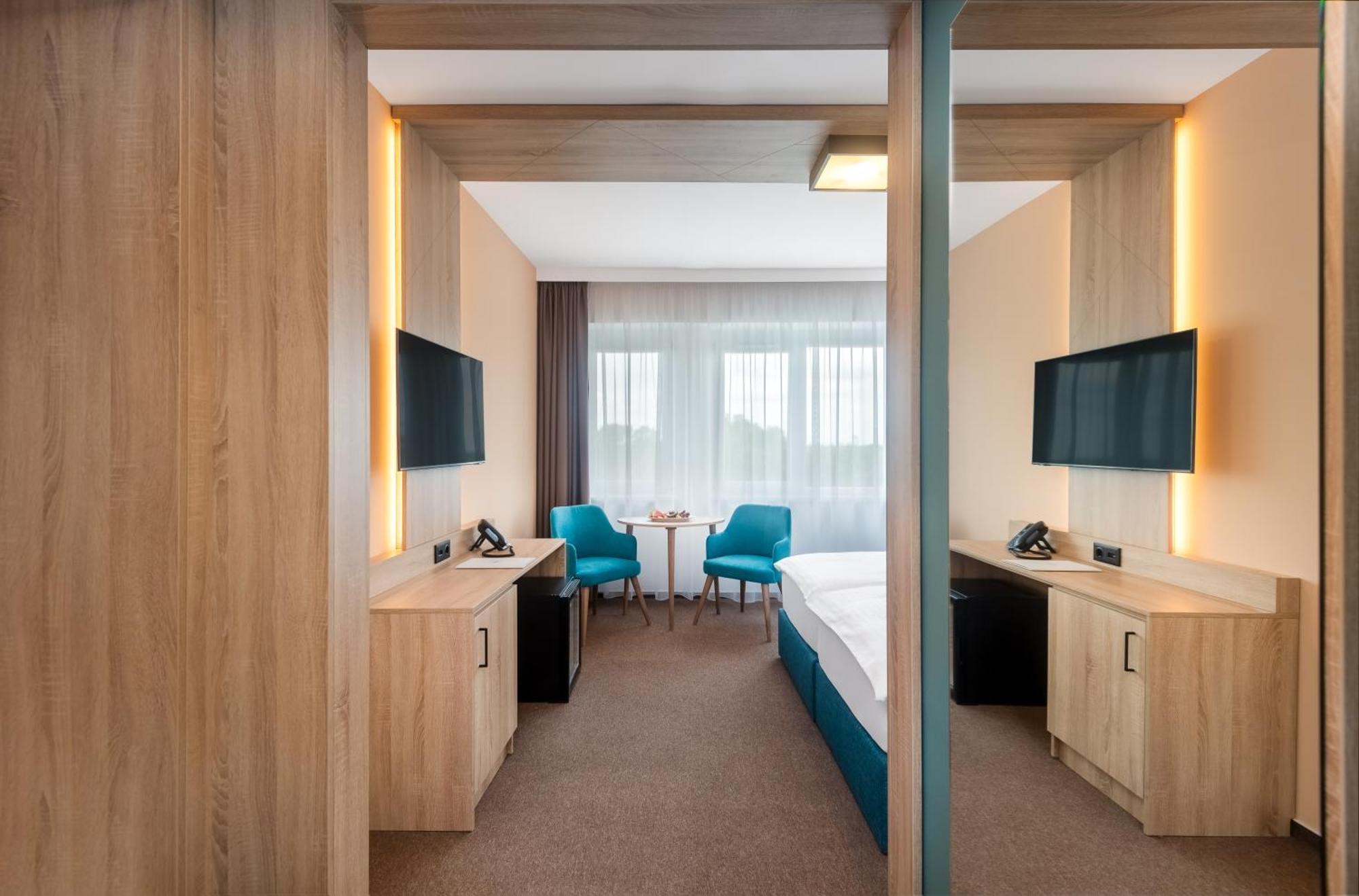 Hunguest Hotel גיולה מראה חיצוני תמונה