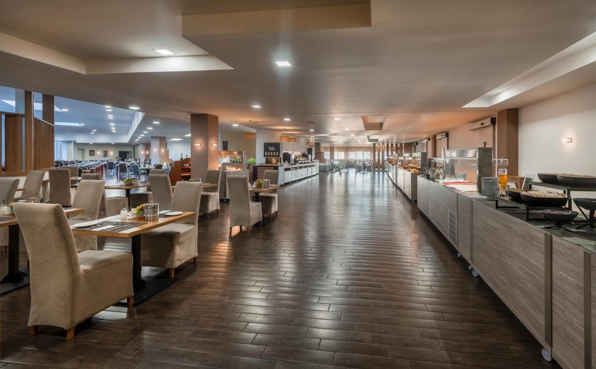 Hunguest Hotel גיולה מראה חיצוני תמונה