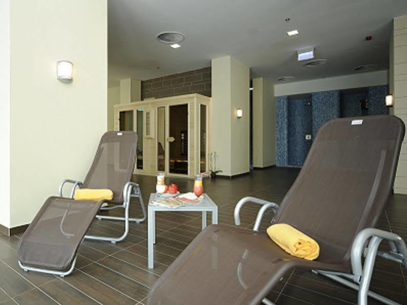 Hunguest Hotel גיולה מראה חיצוני תמונה